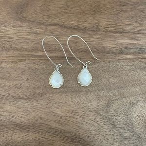 Kendra Scott Gold drop earrings in pearl